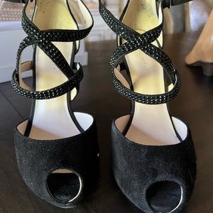 Nine West velvet dressy heels, worn once to wedding, size 7